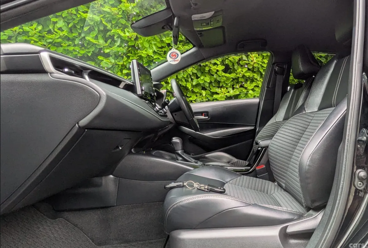 Toyota Corolla Hatchback, Petrol Hybrid, 2021, Black