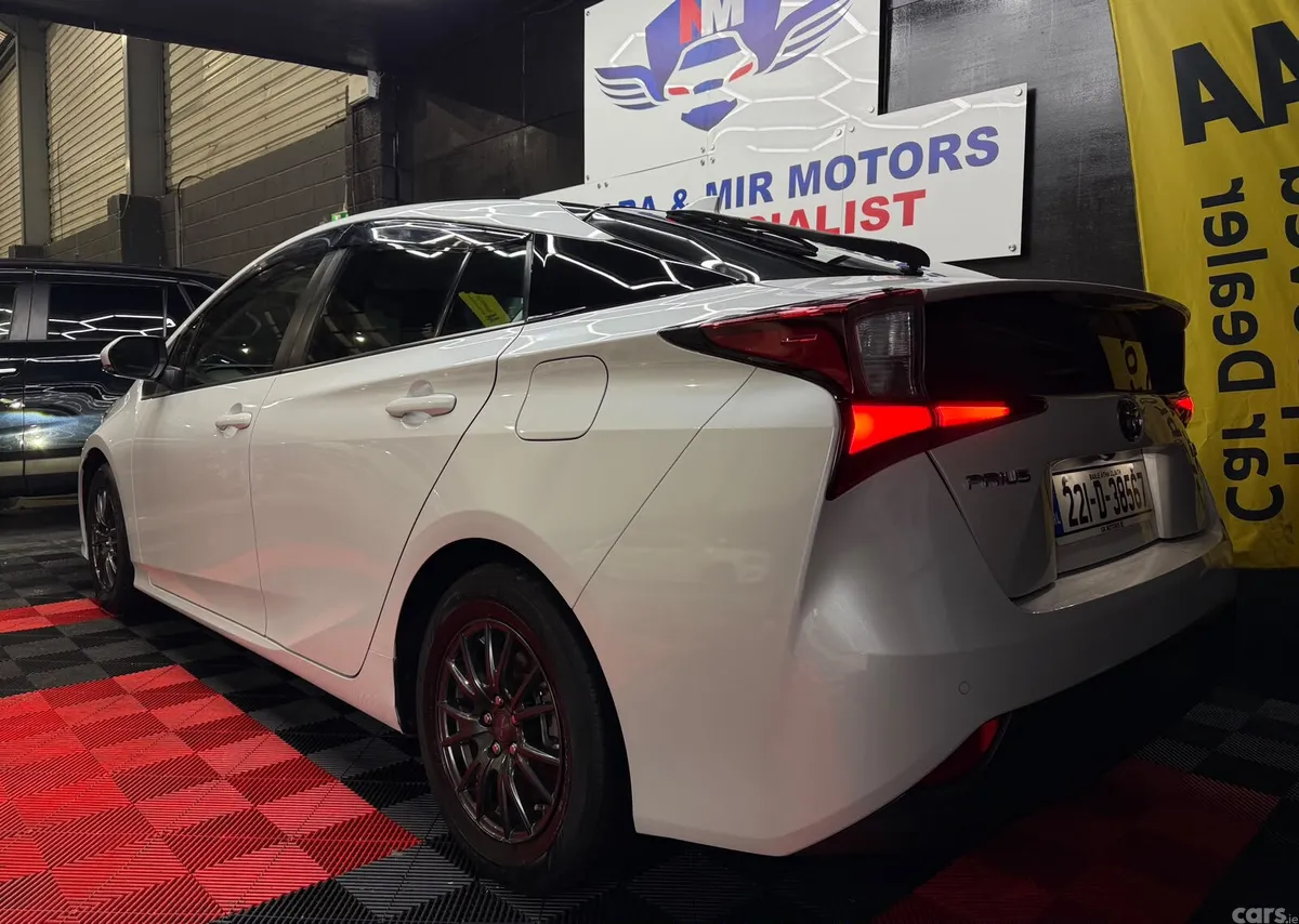 Toyota Prius Hatchback, Petrol Hybrid, 2022, White