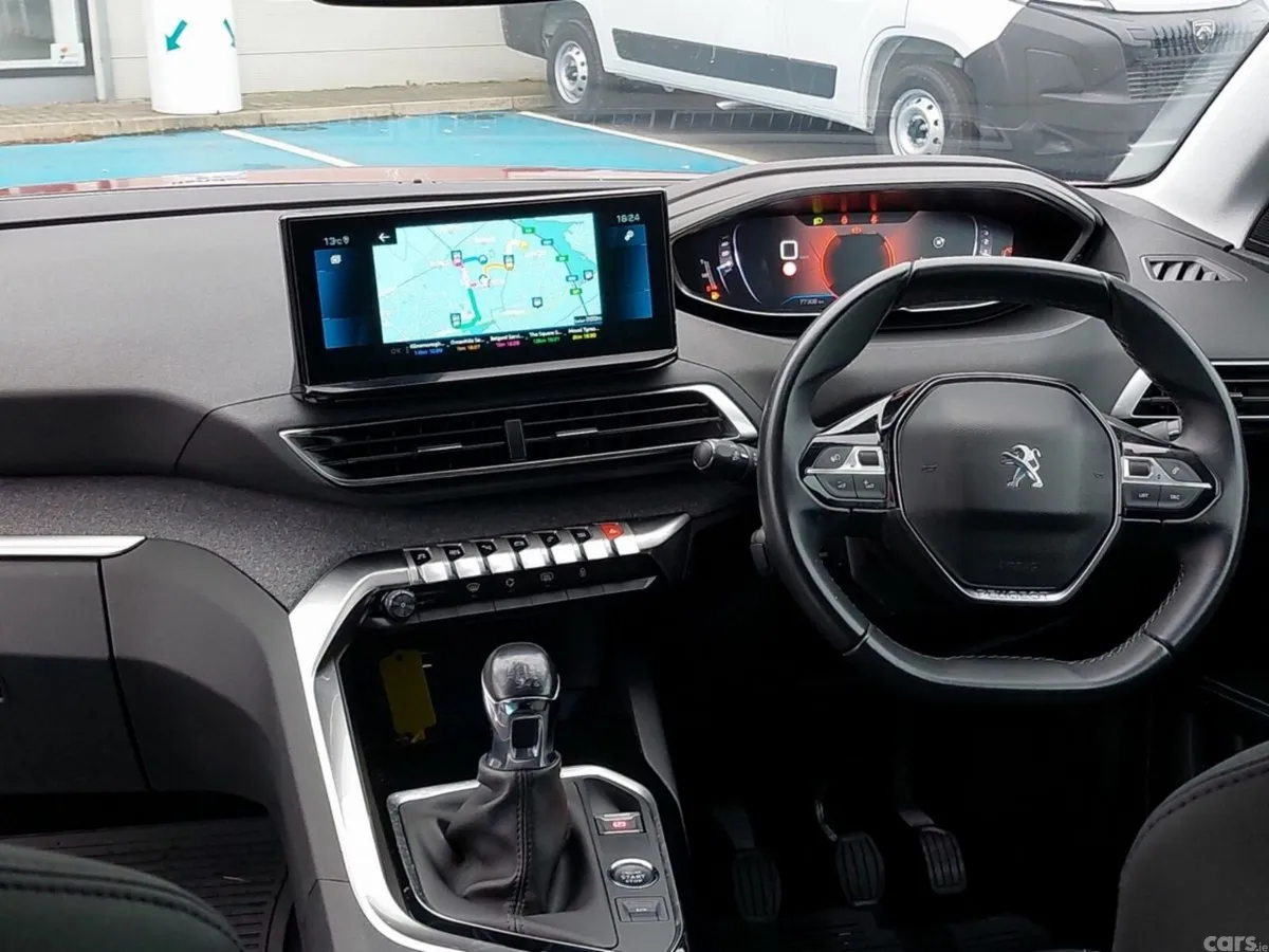 Peugeot 5008 MPV, Petrol, 2022, Red