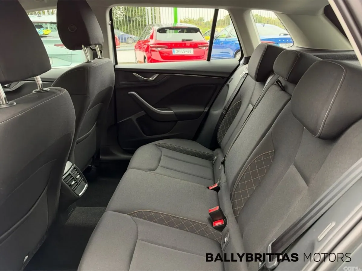 Skoda Kamiq Hatchback, Petrol, 2023, Grey