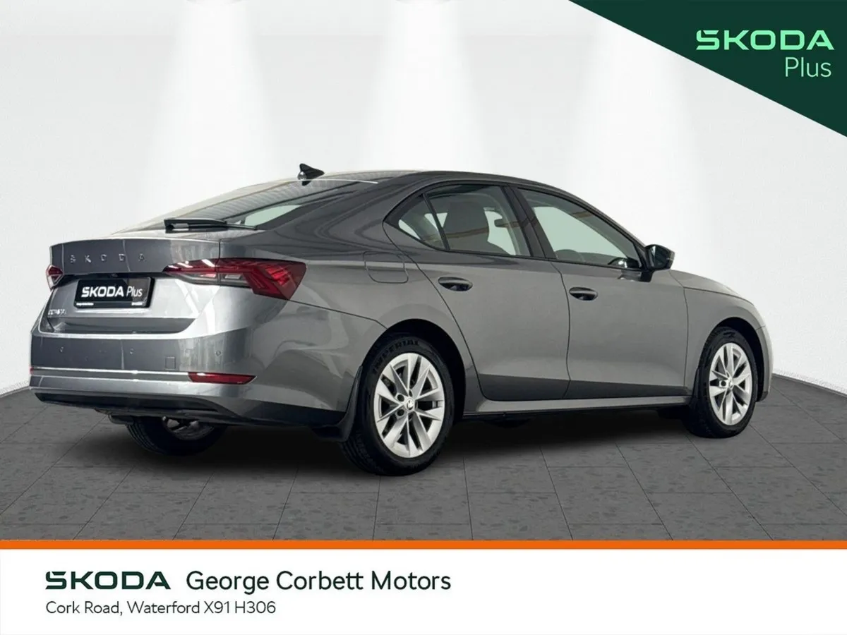 Skoda Octavia Saloon, Diesel, 2024, Grey