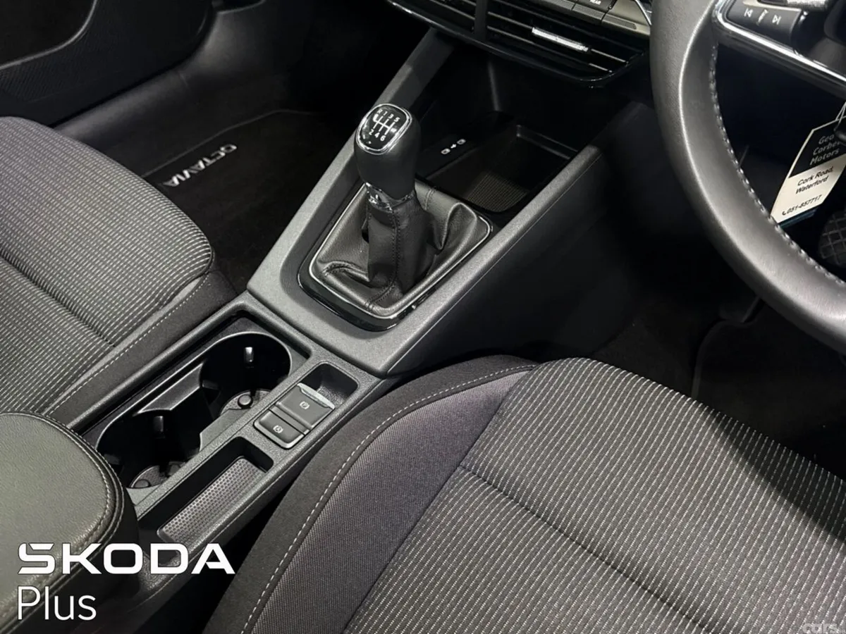 Skoda Octavia Saloon, Diesel, 2024, Grey