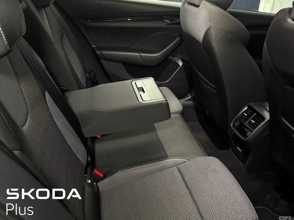 Skoda Octavia Saloon, Diesel, 2024, Grey