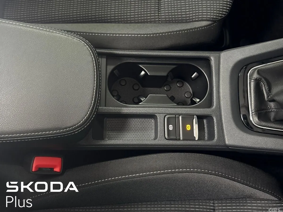 Skoda Octavia Saloon, Diesel, 2024, Grey