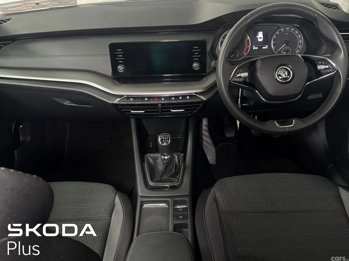 Skoda Octavia Saloon, Petrol, 2024, Blue