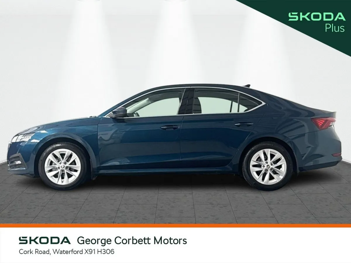Skoda Octavia Saloon, Petrol, 2024, Blue