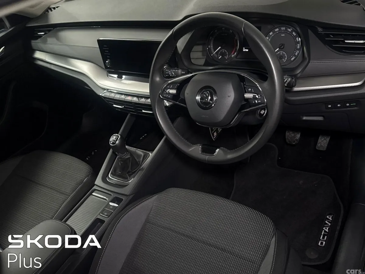 Skoda Octavia Saloon, Petrol, 2024, Blue