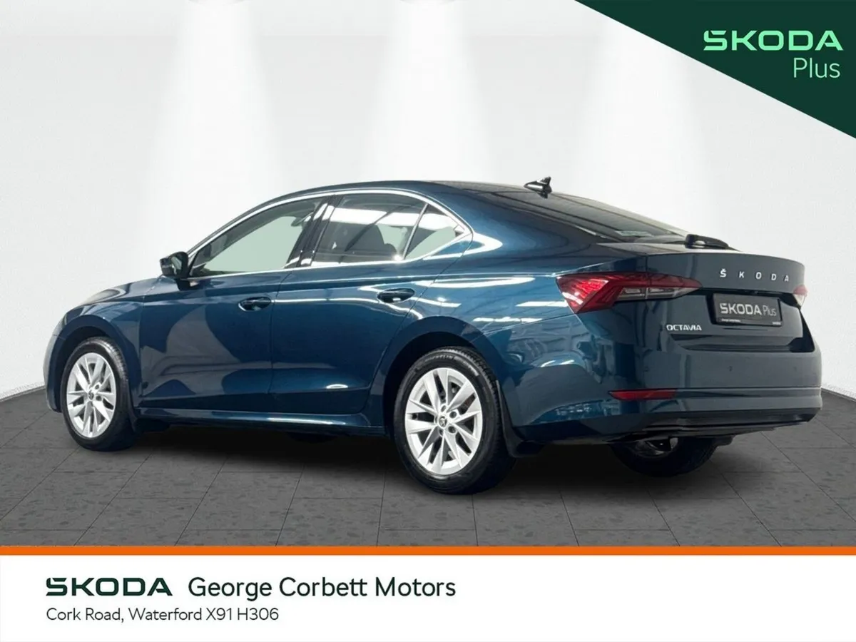Skoda Octavia Saloon, Petrol, 2024, Blue