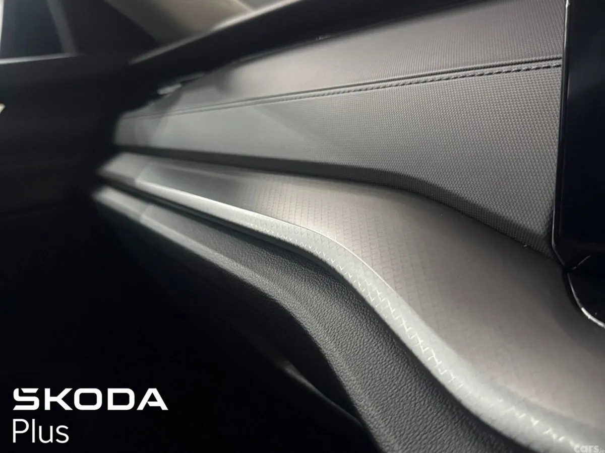 Skoda Octavia Saloon, Petrol, 2024, Blue