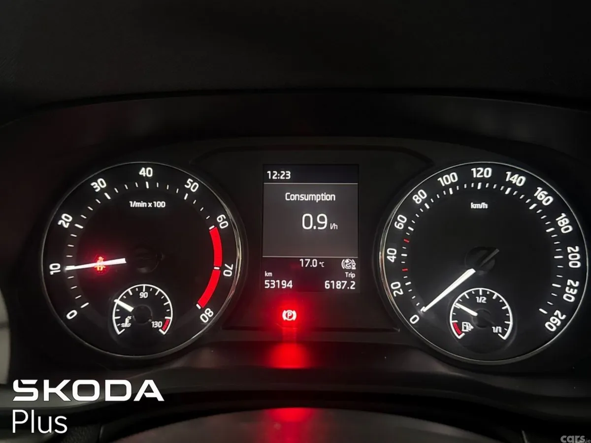 Skoda Octavia Saloon, Petrol, 2024, Blue