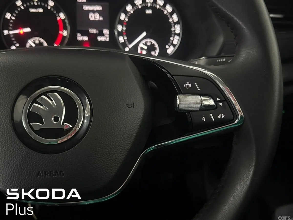 Skoda Octavia Saloon, Petrol, 2024, Blue
