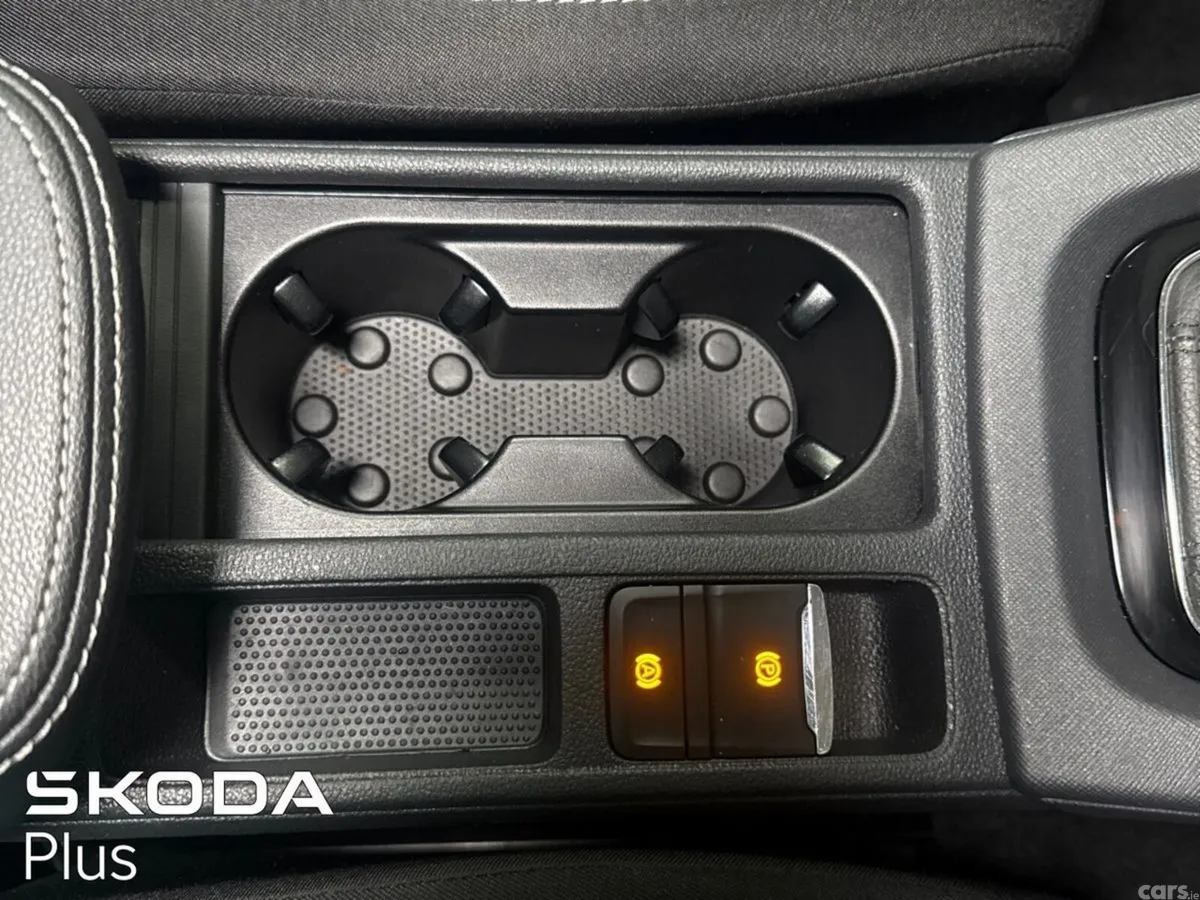 Skoda Octavia Saloon, Petrol, 2024, Blue
