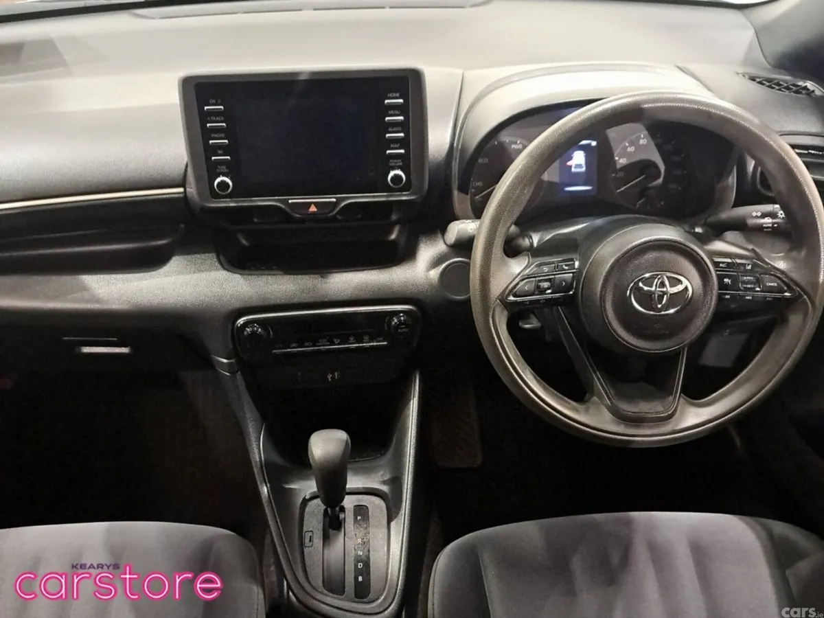 Toyota Yaris Hatchback, Petrol Hybrid, 2023, Silver