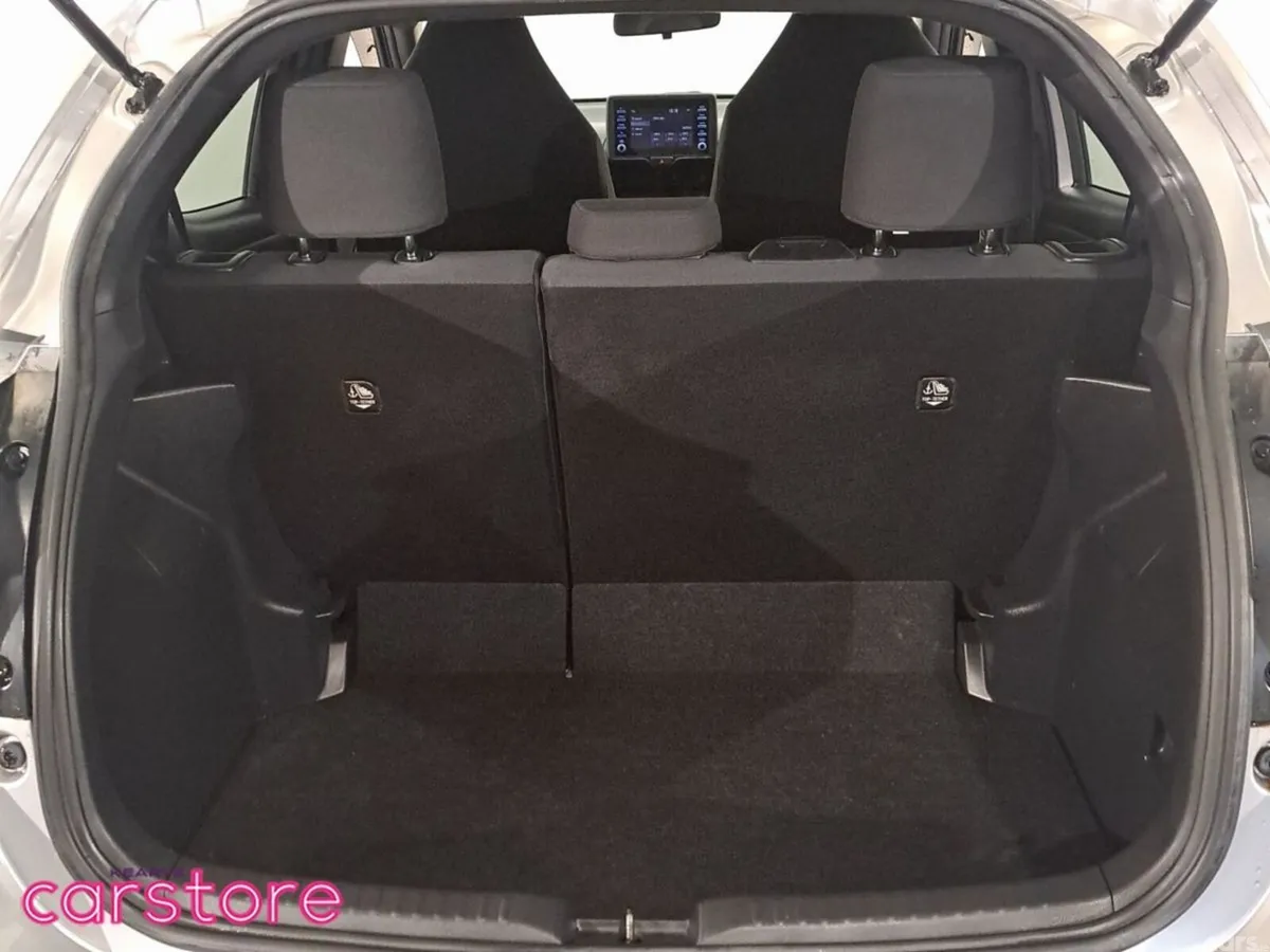 Toyota Yaris Hatchback, Petrol Hybrid, 2023, Silver
