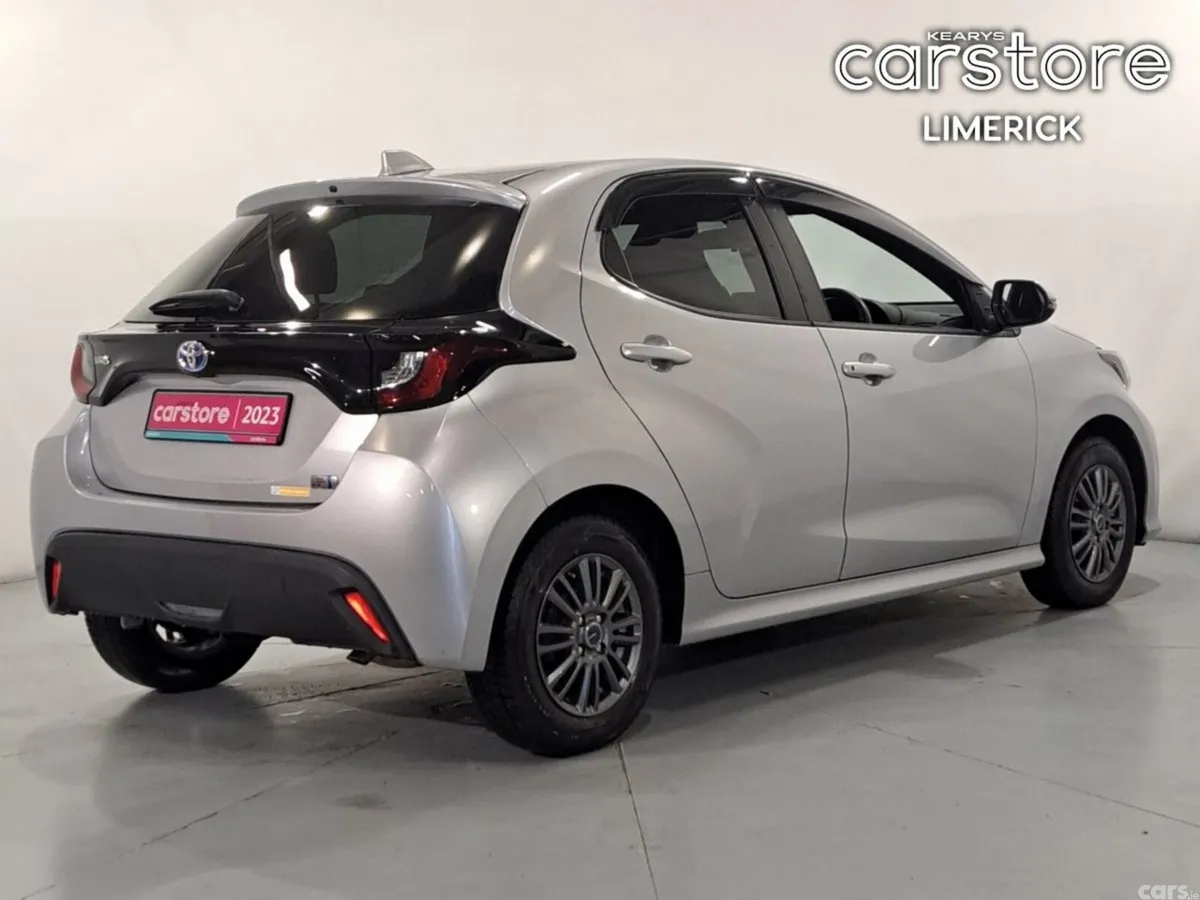 Toyota Yaris Hatchback, Petrol Hybrid, 2023, Silver