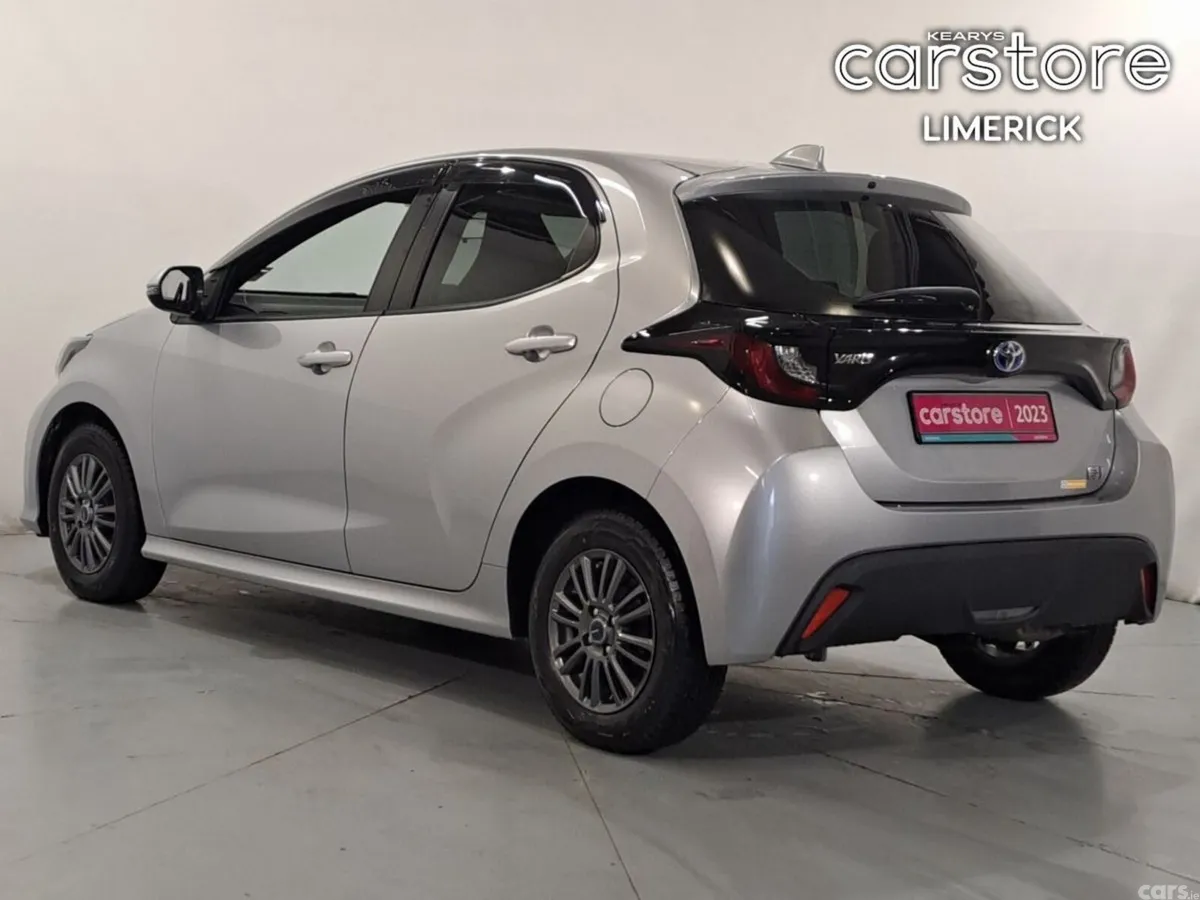 Toyota Yaris Hatchback, Petrol Hybrid, 2023, Silver