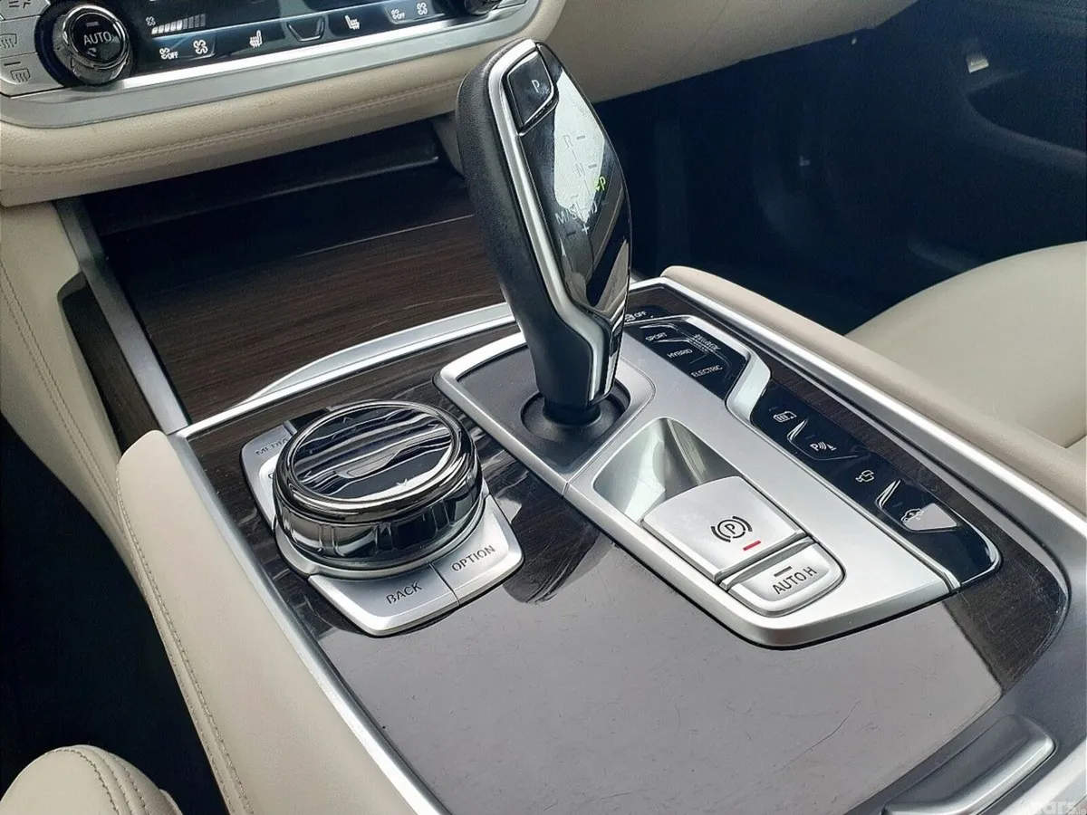 BMW 7-Series Saloon, Petrol Plug-in Hybrid, 2021, White