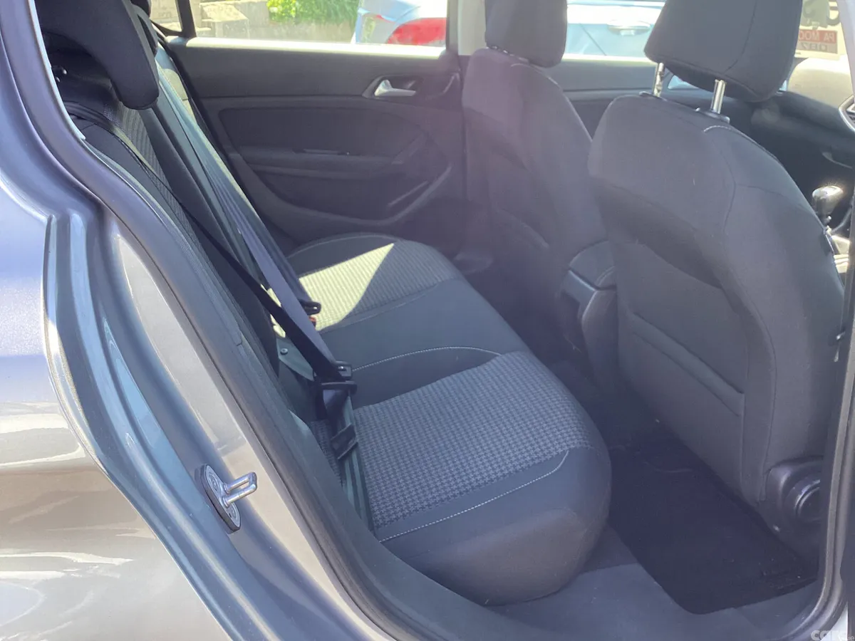Peugeot 308 Hatchback, Diesel, 2021, Grey