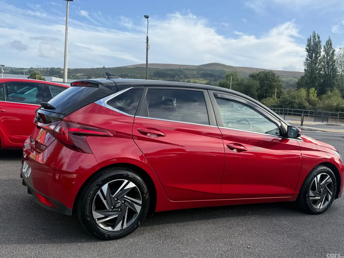 Hyundai i20 Hatchback, Petrol, 2022, Red