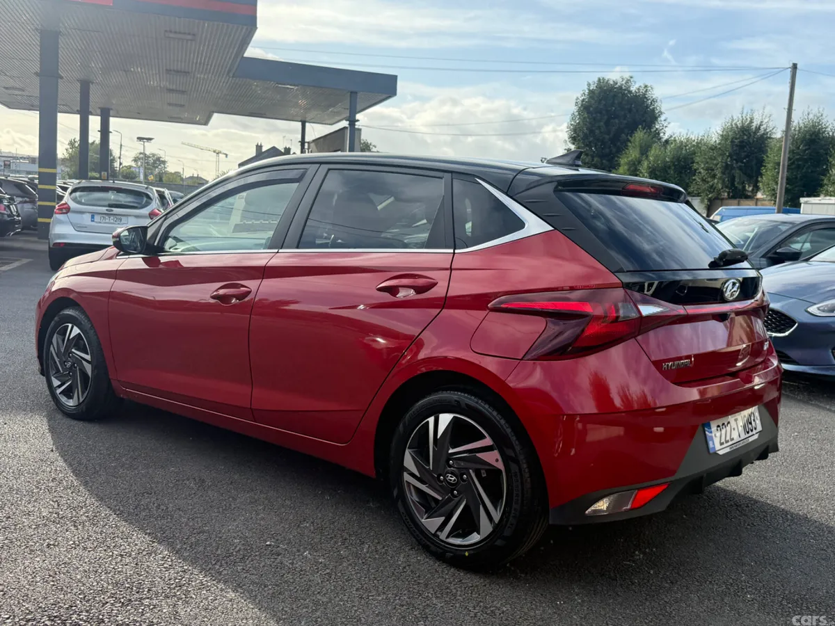 Hyundai i20 Hatchback, Petrol, 2022, Red