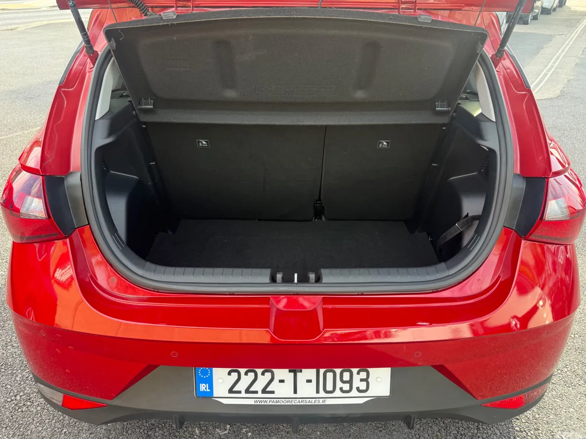 Hyundai i20 Hatchback, Petrol, 2022, Red