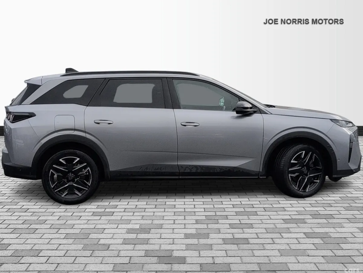 Peugeot 5008 MPV, Petrol, 2026, Grey