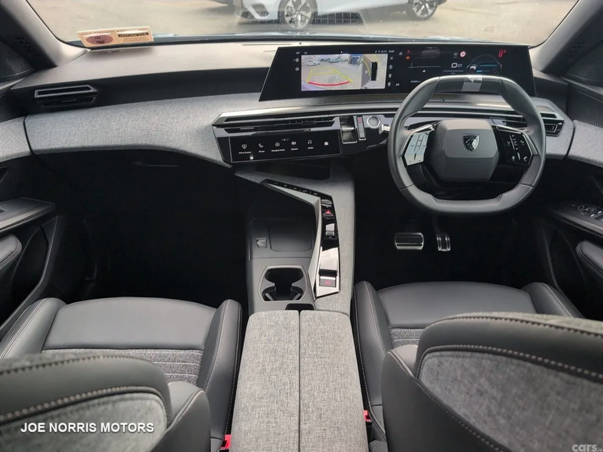 Peugeot 5008 MPV, Petrol, 2026, Grey