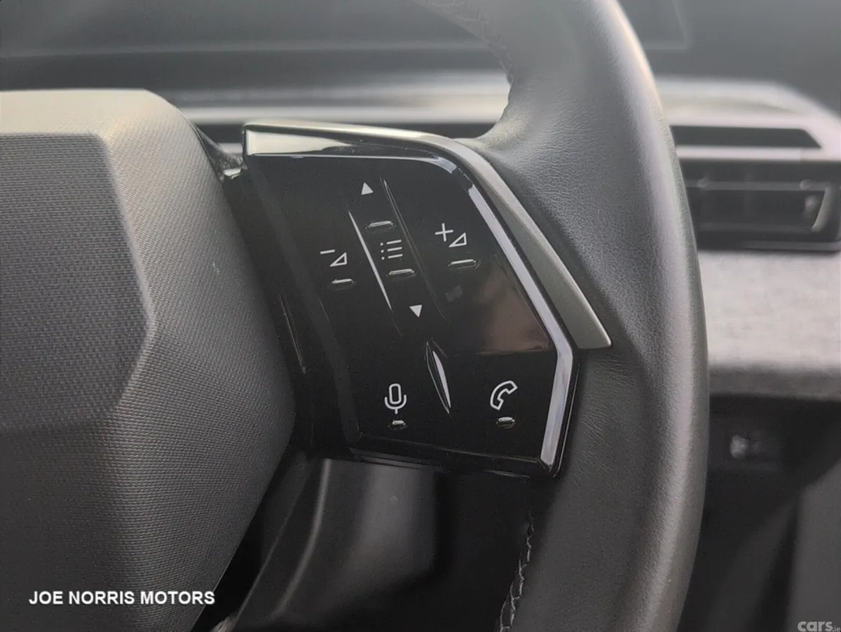 Peugeot 5008 MPV, Petrol, 2026, Grey