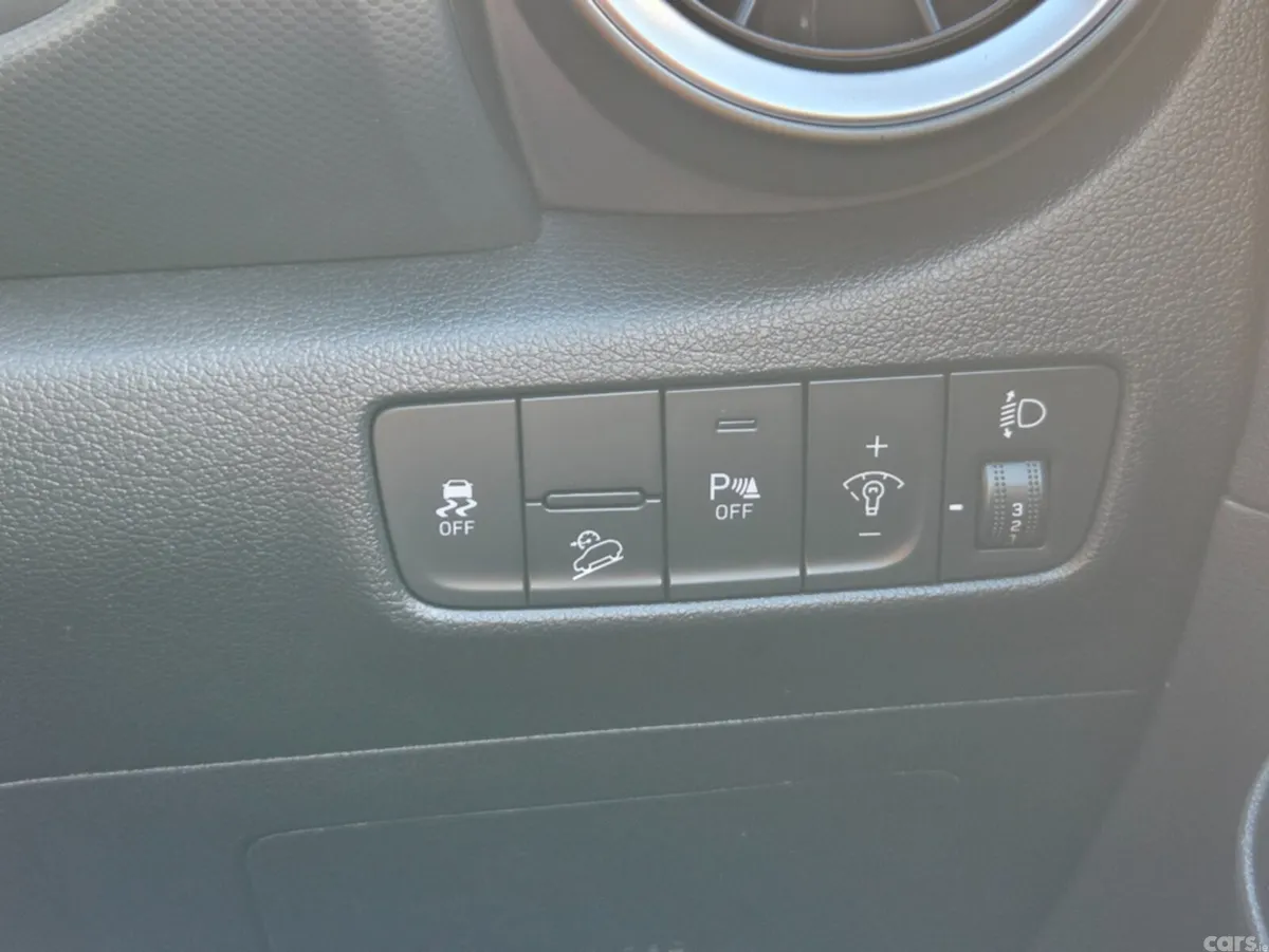 Hyundai KONA MPV, Petrol, 2023, White