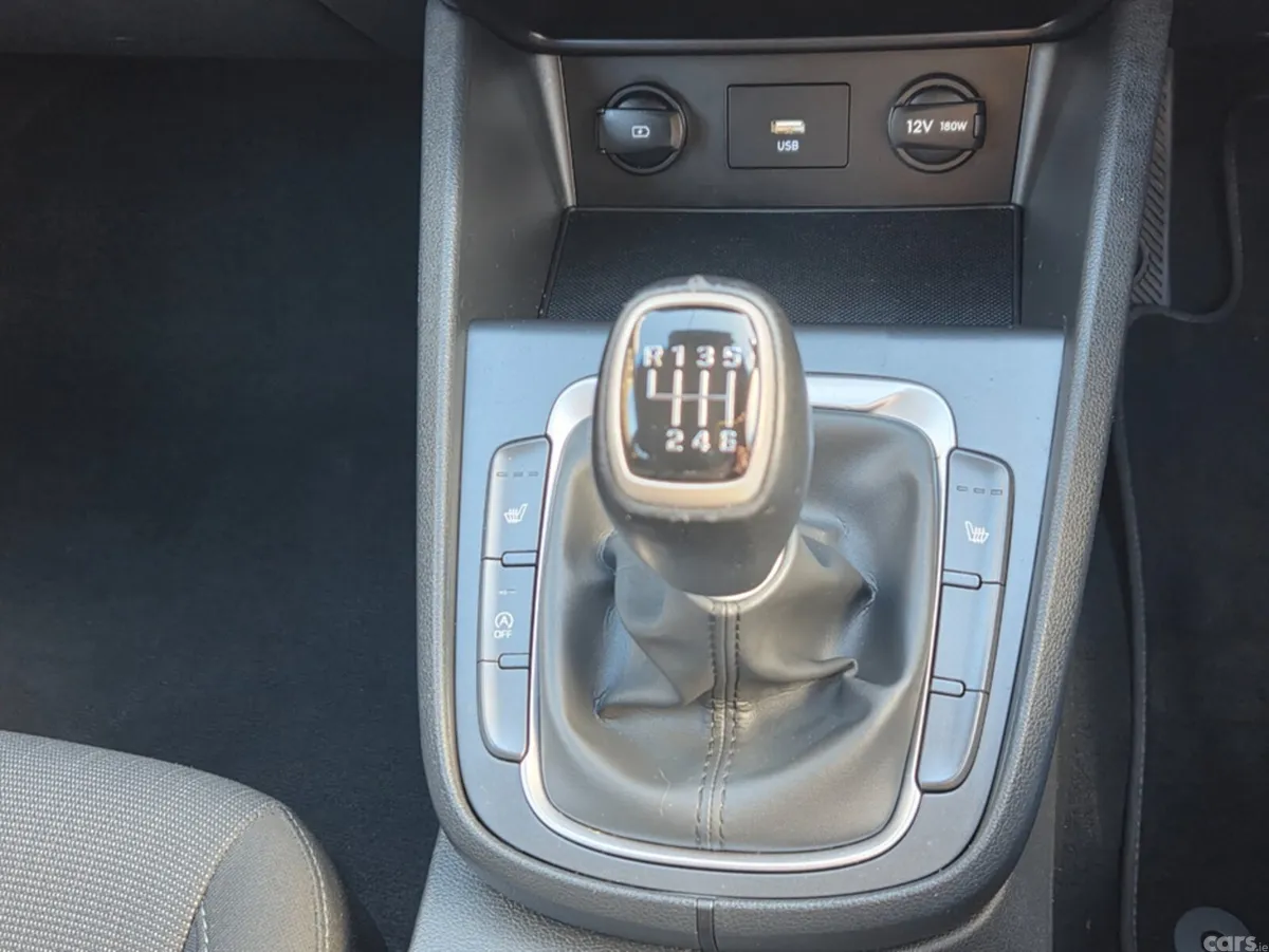 Hyundai KONA MPV, Petrol, 2023, White