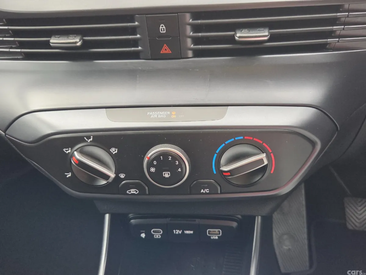 Hyundai i20 Hatchback, Petrol, 2024, Grey