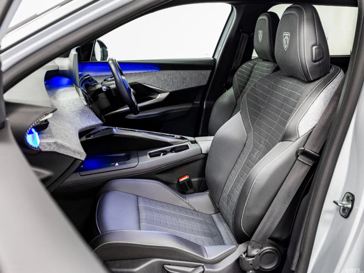 Peugeot 5008 SUV, Electric, 2025, White