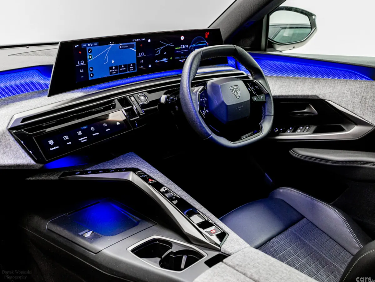 Peugeot 5008 SUV, Electric, 2025, White
