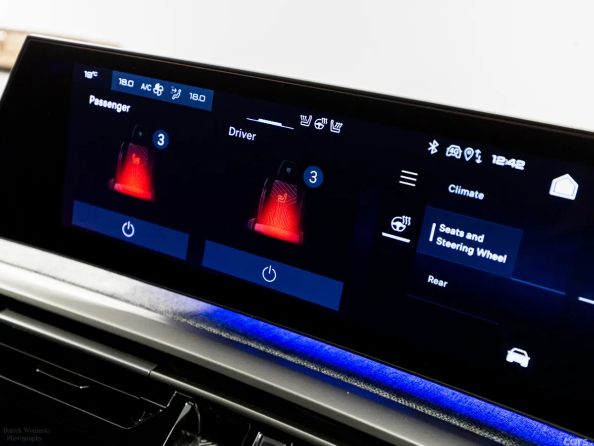 Peugeot 5008 SUV, Electric, 2025, White