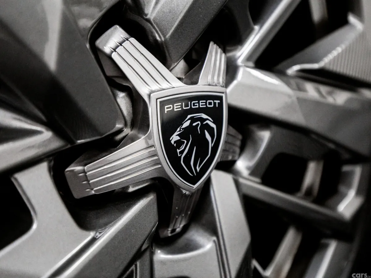 Peugeot 5008 SUV, Petrol Hybrid, 2026, Grey