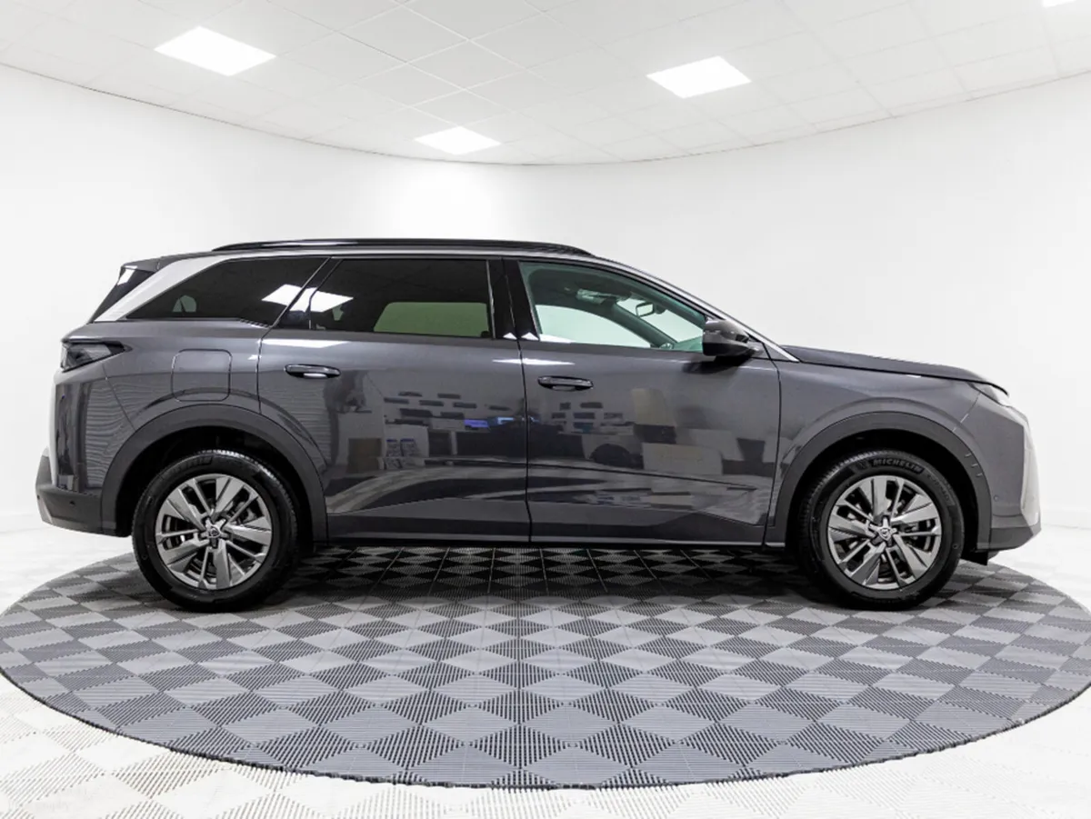 Peugeot 5008 SUV, Petrol Hybrid, 2026, Grey