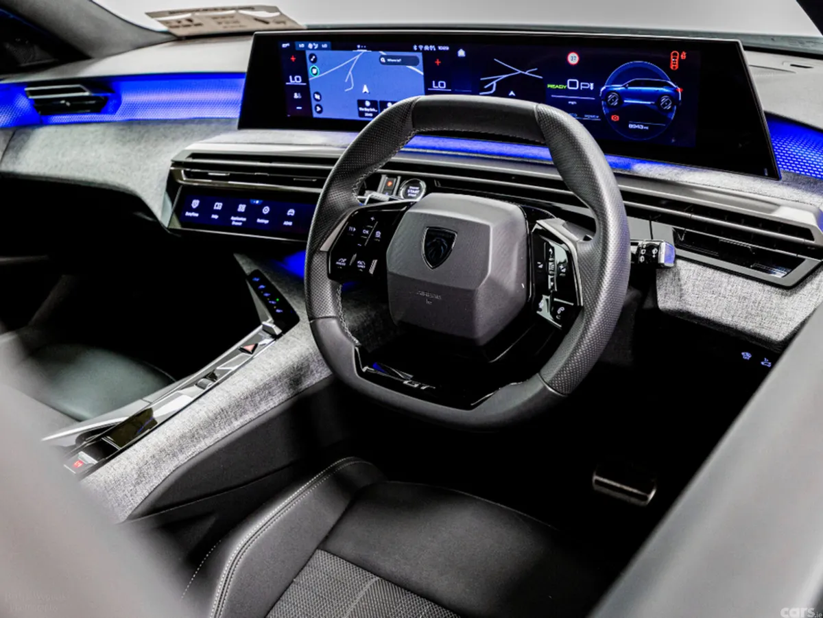 Peugeot 5008 SUV, Electric, 2025, White