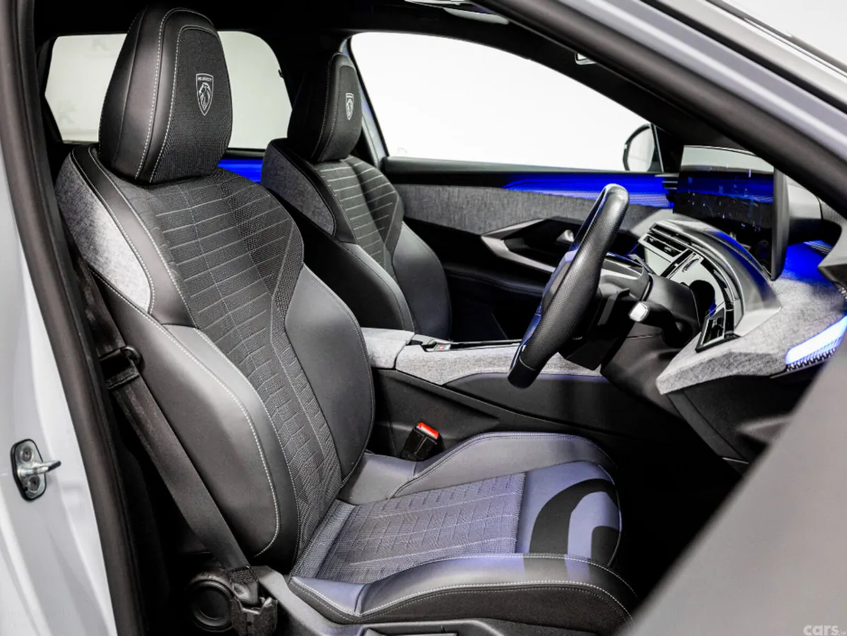 Peugeot 5008 SUV, Electric, 2025, White