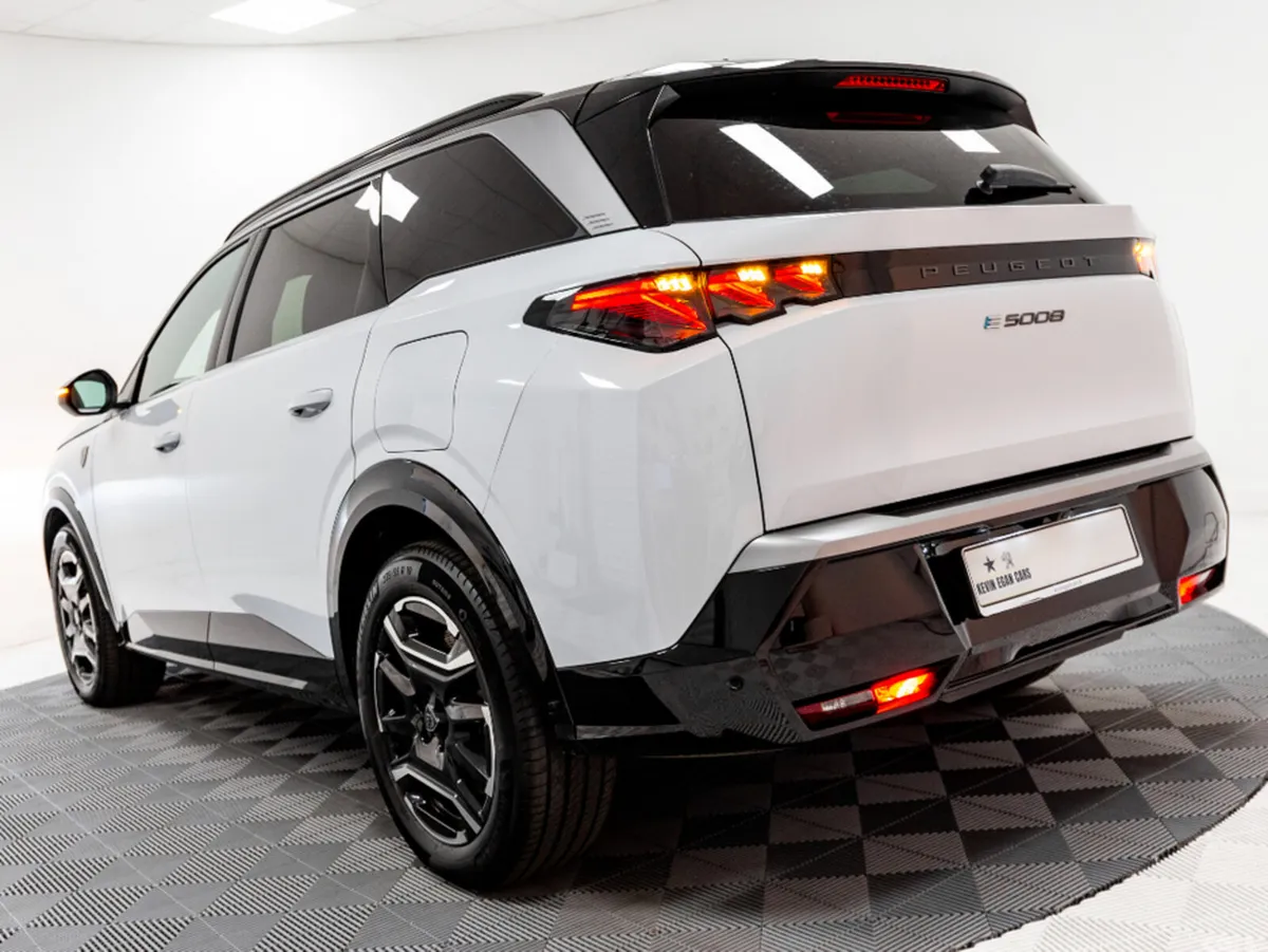 Peugeot 5008 SUV, Electric, 2025, White
