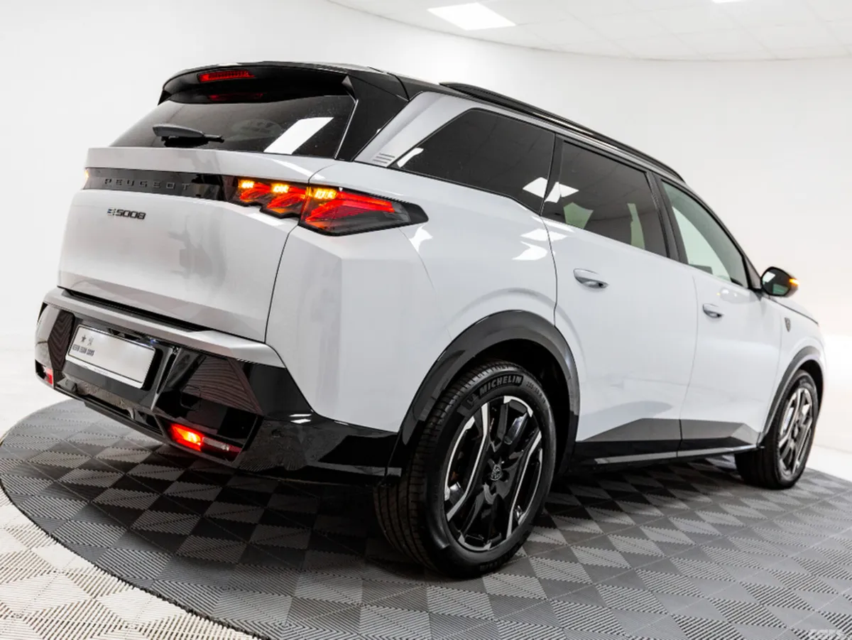 Peugeot 5008 SUV, Electric, 2025, White