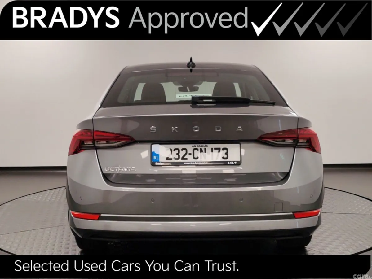 Skoda Octavia Hatchback, Diesel, 2023, Grey