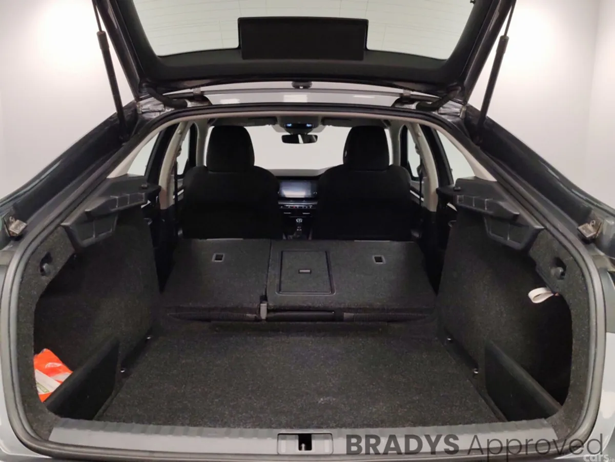Skoda Octavia Hatchback, Diesel, 2023, Grey