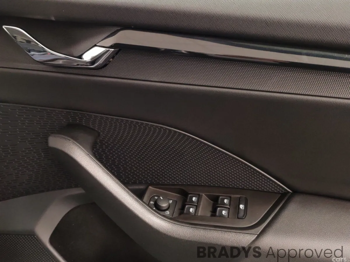 Skoda Octavia Hatchback, Diesel, 2023, Grey