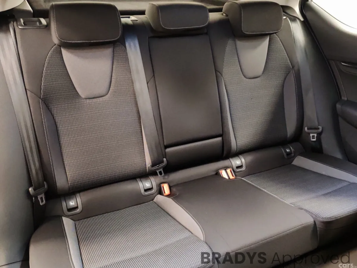 Skoda Octavia Hatchback, Diesel, 2023, Grey