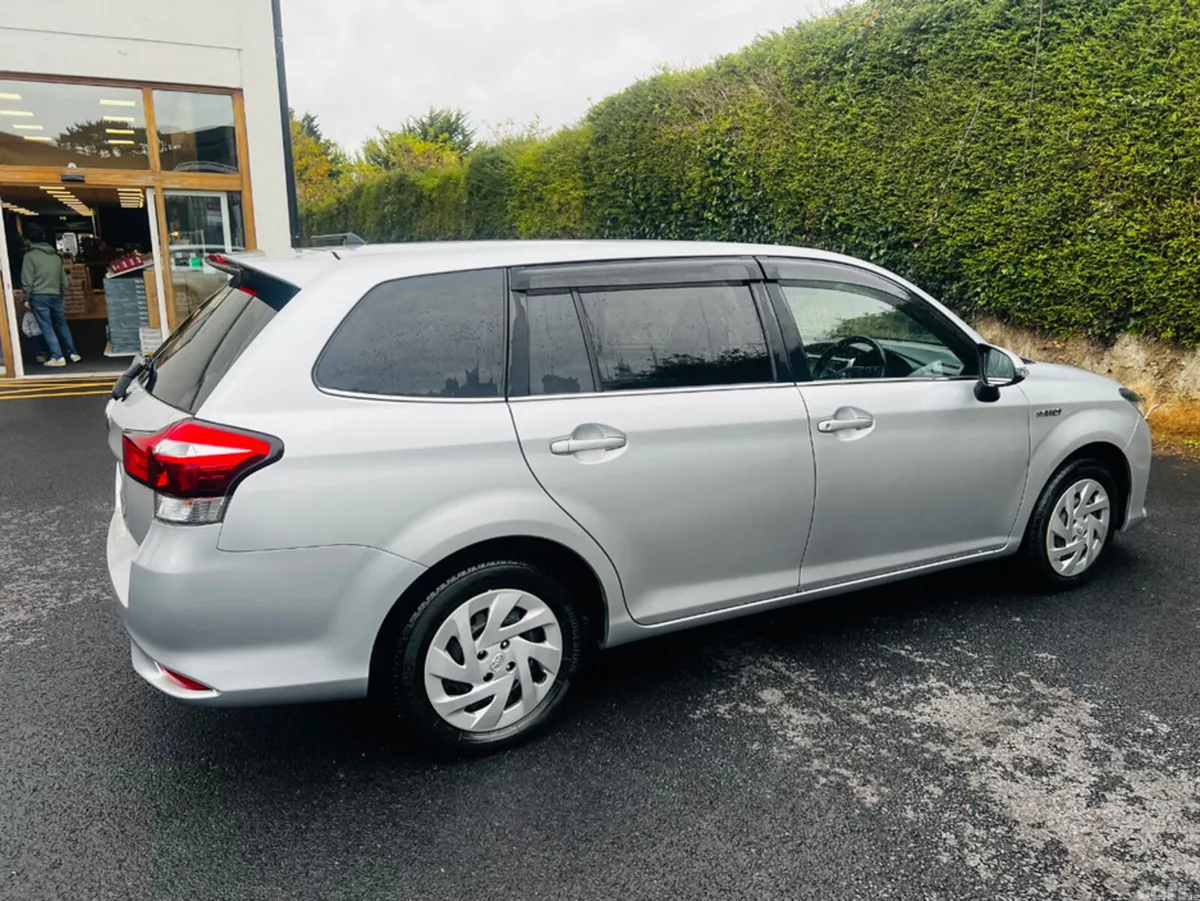 Toyota Corolla Estate, Petrol Hybrid, 2018, Silver
