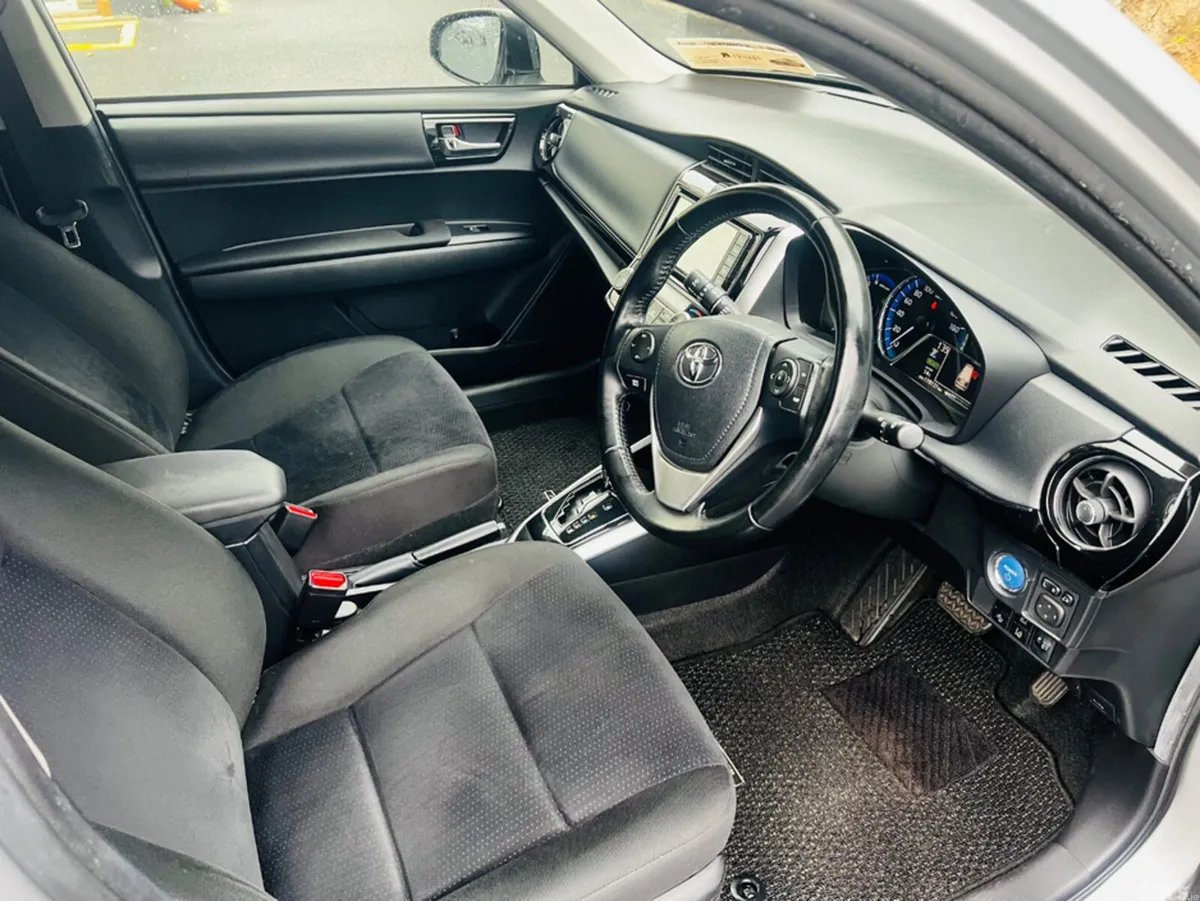 Toyota Corolla Estate, Petrol Hybrid, 2018, Silver