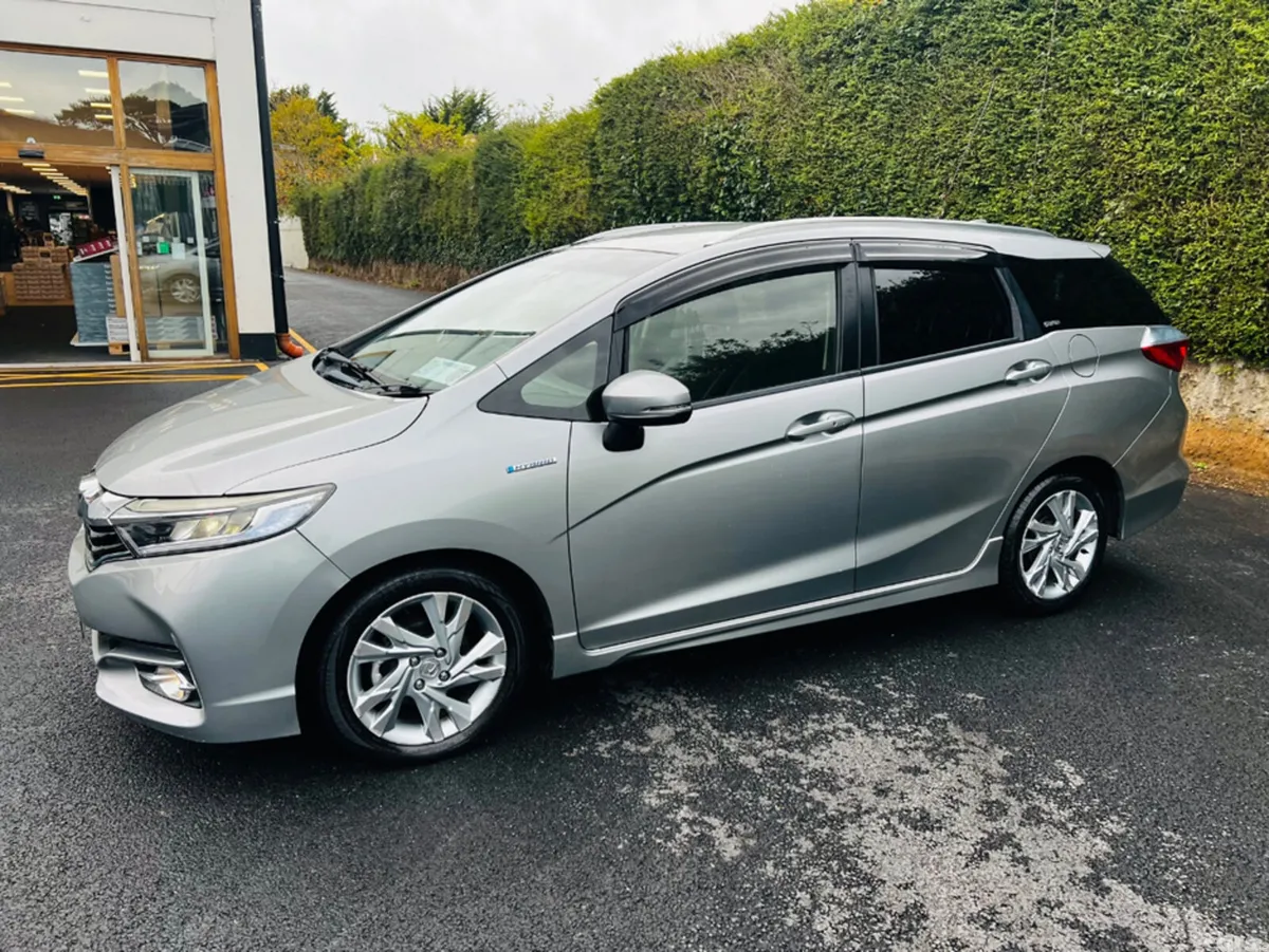 Honda Shuttle MPV, Petrol Hybrid, 2016, Grey