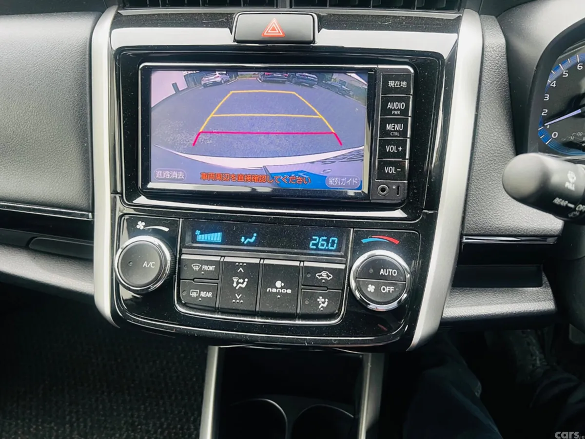 Toyota Corolla Estate, Petrol Hybrid, 2018, Silver