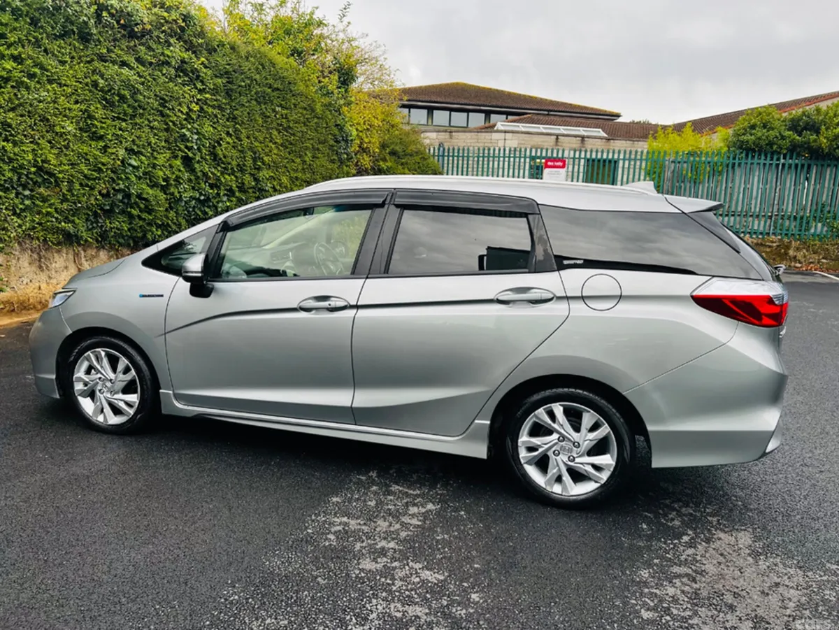 Honda Shuttle MPV, Petrol Hybrid, 2016, Grey