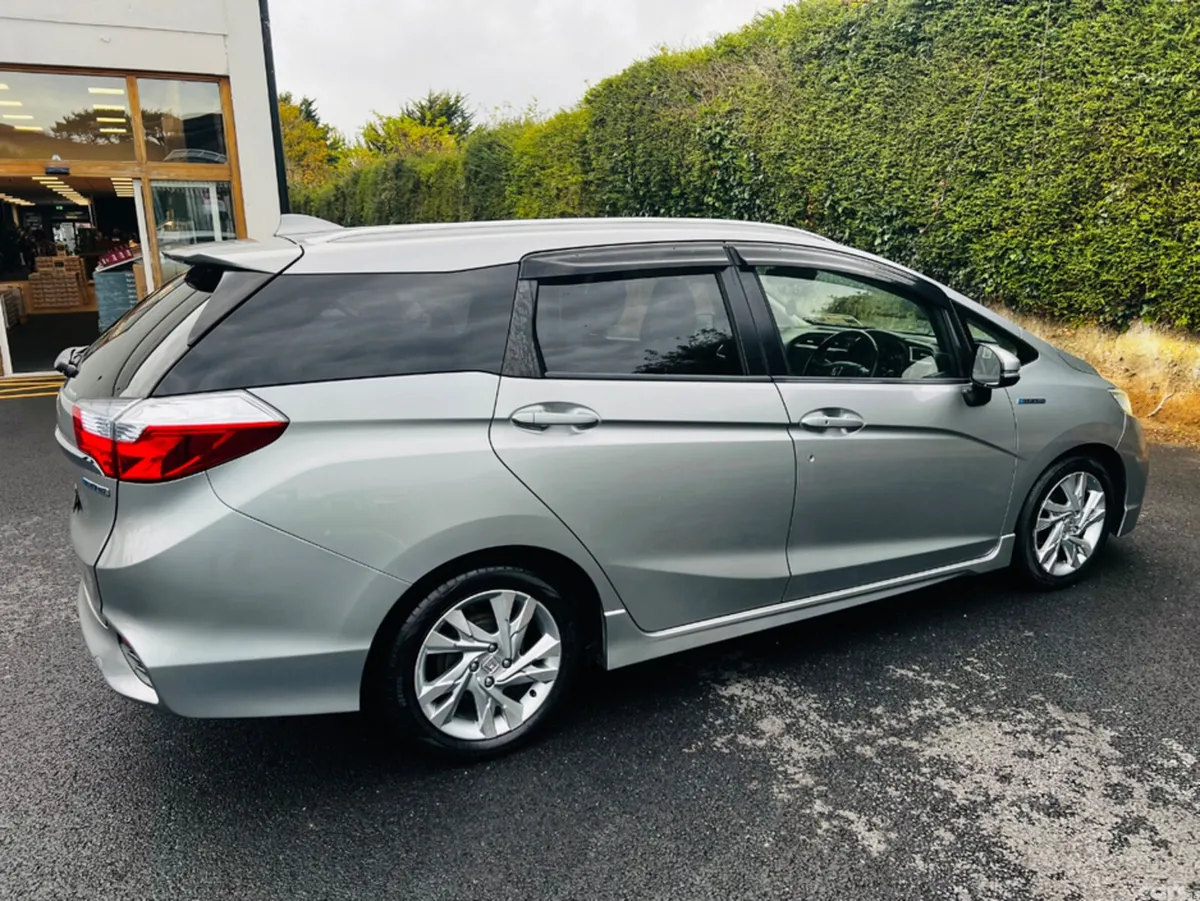 Honda Shuttle MPV, Petrol Hybrid, 2016, Grey